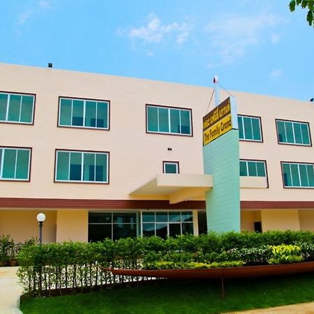 The Family Grand Hotel Udon Thani Bagian luar foto