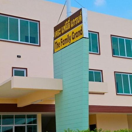 The Family Grand Hotel Udon Thani Bagian luar foto