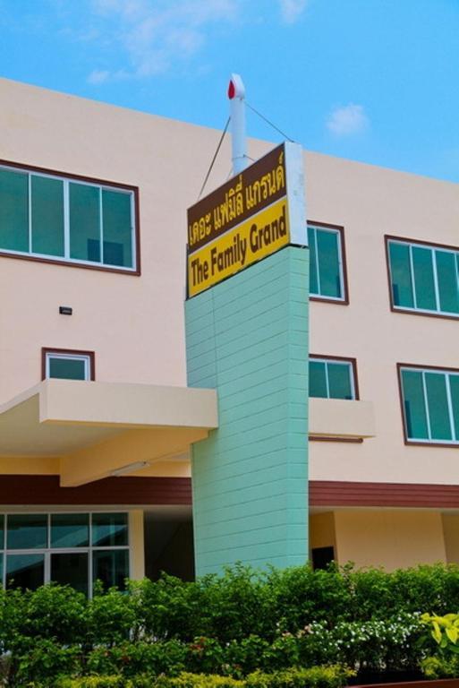 The Family Grand Hotel Udon Thani Bagian luar foto