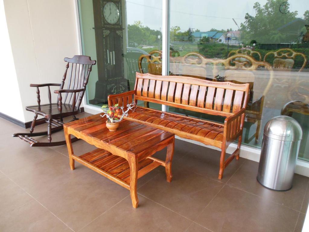 The Family Grand Hotel Udon Thani Bagian luar foto