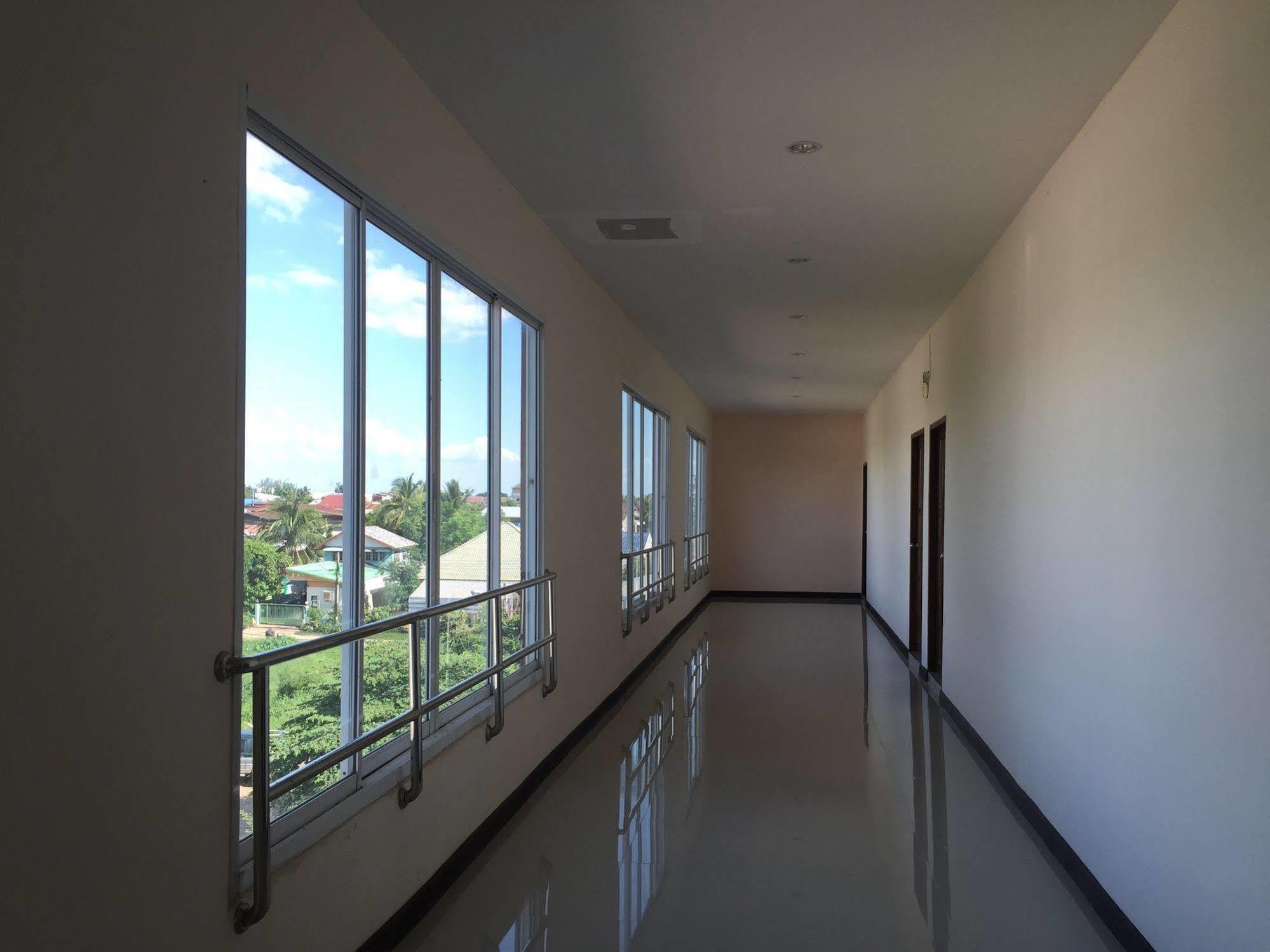 The Family Grand Hotel Udon Thani Bagian luar foto